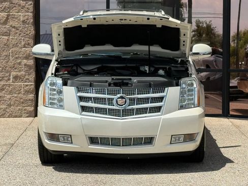 Used 2013 Cadillac Escalade Platinum AWD/4WD image 21