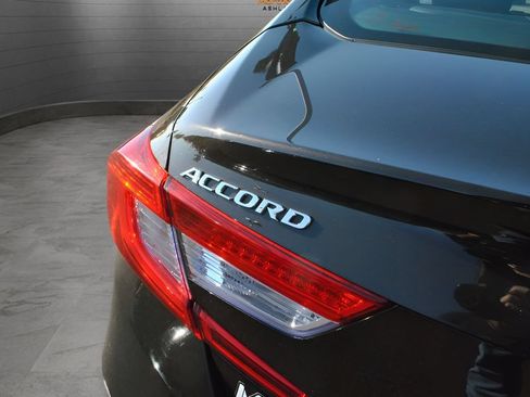Certified 2018 Honda Accord EX image 27