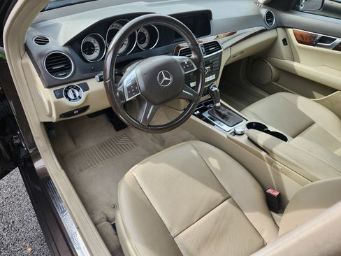 Used 2013 Mercedes-Benz C 300 4MATIC Sedan image 4
