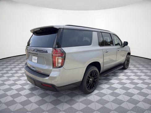 Used 2024 Chevrolet Suburban RST w/ Luxury Package RWD image 9