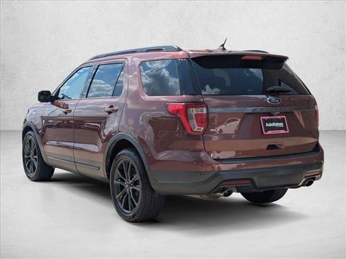Used 2018 Ford Explorer XLT w/ Equipment Group 202A FWD image 8