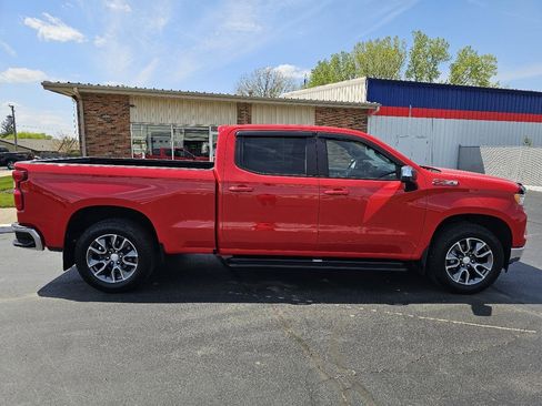 Used 2022 Chevrolet Silverado 1500 LT AWD/4WD image 2
