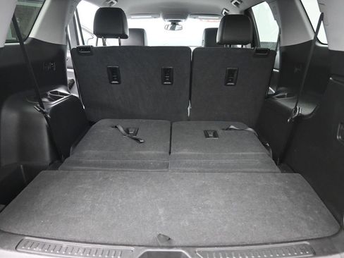 Used 2023 GMC Acadia SLT image 25