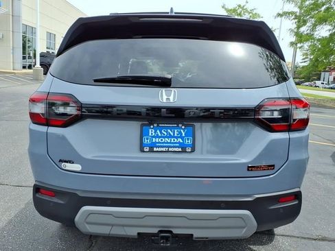 Certified 2025 Honda Pilot TrailSport image 10