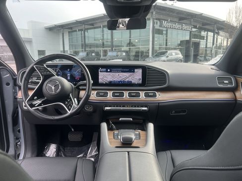 Used 2025 Mercedes-Benz GLE 350 4MATIC w/ Winter Package image 17