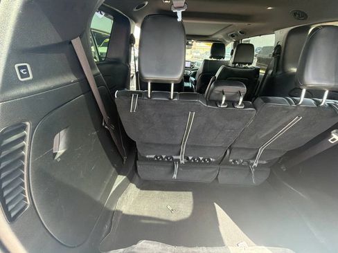 Used 2025 Chrysler Pacifica Limited FWD image 33