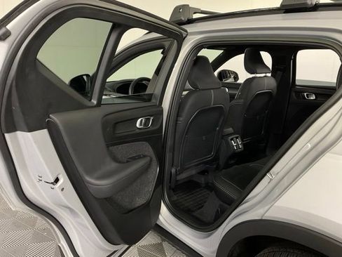 Certified 2023 Volvo XC40 B5 Ultimate w/ Protection Package Premier image 35