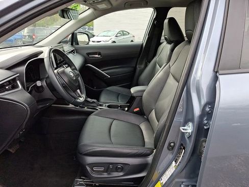 Used 2025 Toyota Corolla Cross XLE FWD image 14
