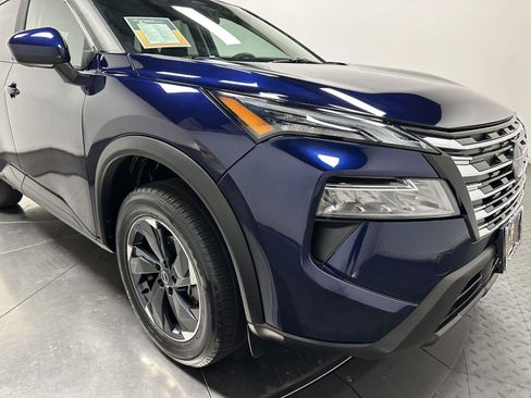 Used 2026 Nissan Rogue SV AWD/4WD image 3
