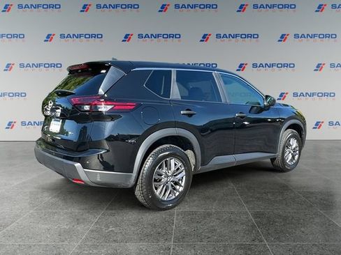 Used 2024 Nissan Rogue S AWD/4WD image 5