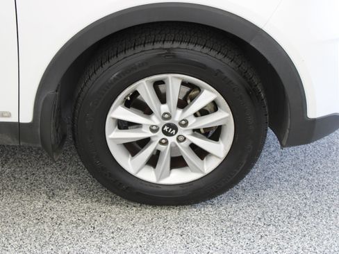 Used 2019 Kia Sorento AWD w/ LX Convenience Package image 5