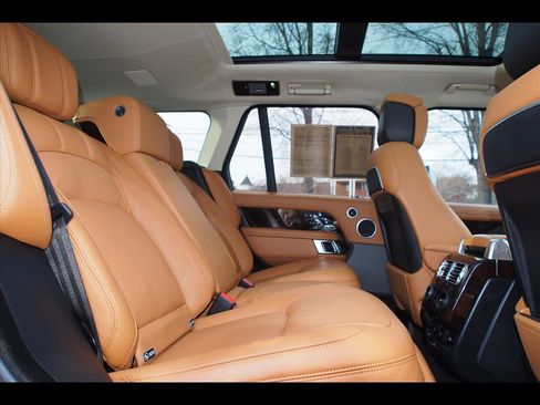 Used 2018 Land Rover Range Rover Autobiography image 15
