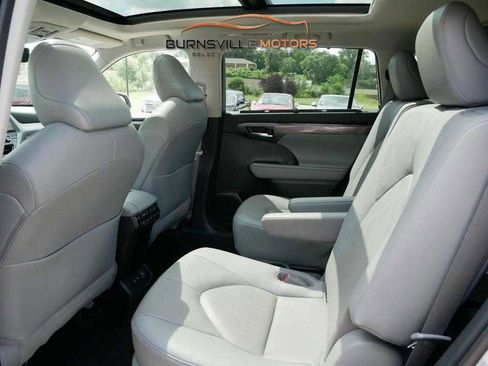 Used 2020 Toyota Highlander Platinum image 11