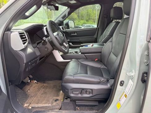 Used 2025 Toyota Sequoia Platinum image 10