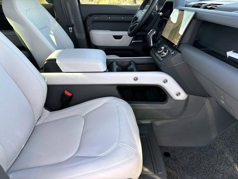 New 2026 Land Rover Defender 130 X-Dynamic SE AWD/4WD image 10