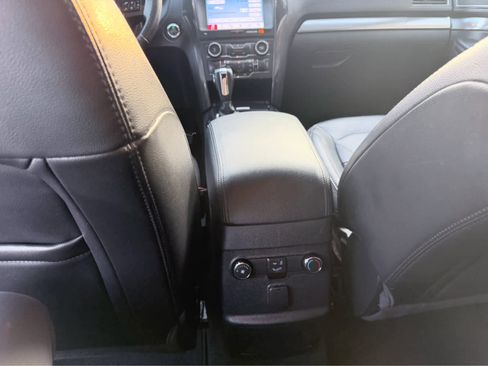 Used 2018 Ford Explorer XLT w/ Equipment Group 202A image 15