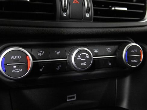 Used 2018 Alfa Romeo Giulia Base w/ Nero Edizione image 25