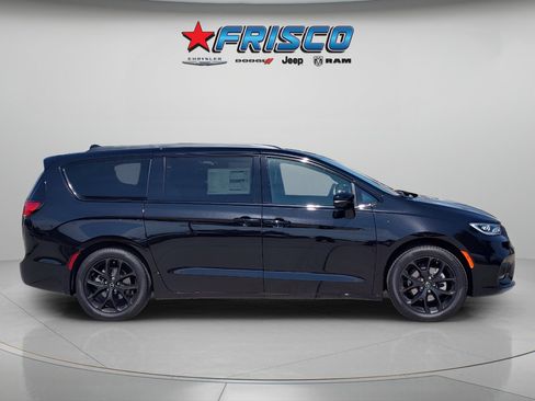 New 2026 Chrysler Pacifica Select image 8