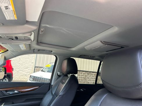 Used 2019 Cadillac Escalade Premium Luxury AWD/4WD image 16