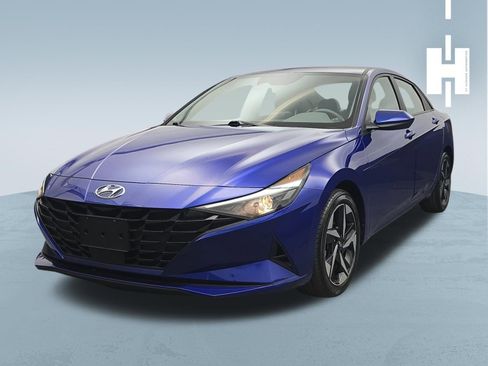 Used 2023 Hyundai Elantra SEL w/ Convenience Package FWD image 4