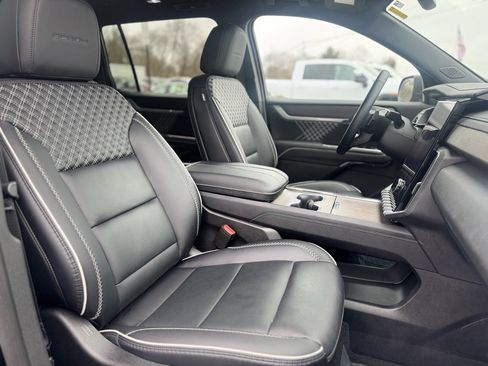 Used 2025 GMC Acadia Denali w/ LPO, Floor Liner Package image 12