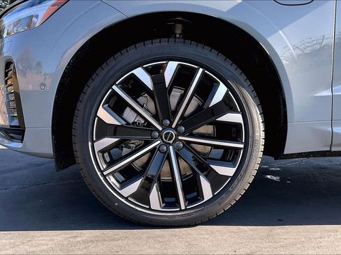 New 2026 Volvo XC60 T8 Ultra w/ Protection Package Premier image 14