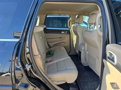 Used 2022 Jeep Grand Cherokee Laredo E image 12