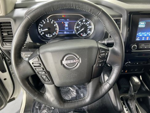 Used 2023 Nissan Frontier SV w/ SV Convenience Package image 11