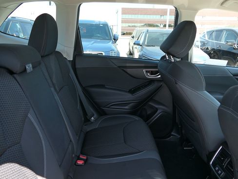 Used 2023 Subaru Forester Premium AWD/4WD image 24