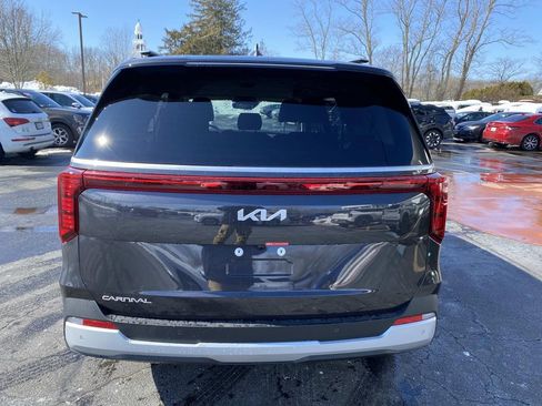 New 2026 Kia Carnival EX image 4
