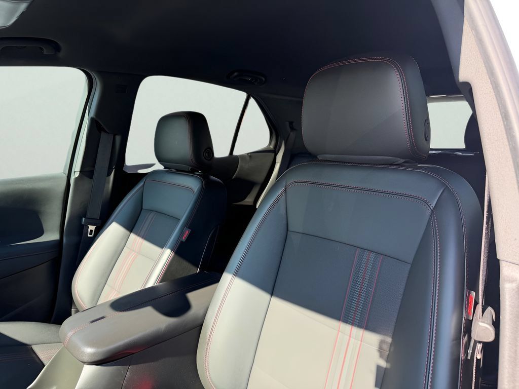 Used 2022 Chevrolet Equinox RS AWD/4WD image 17