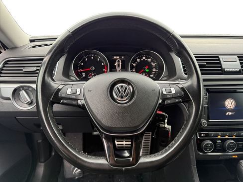 Used 2018 Volkswagen Passat 2.0T R-Line image 12