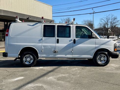 Used 2017 Chevrolet Express 2500 image 3