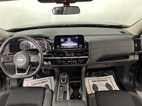 Used 2025 Nissan Pathfinder SV w/ SV Premium Package FWD image 39