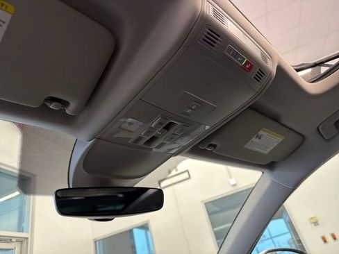 Used 2024 Volkswagen Taos SE image 39