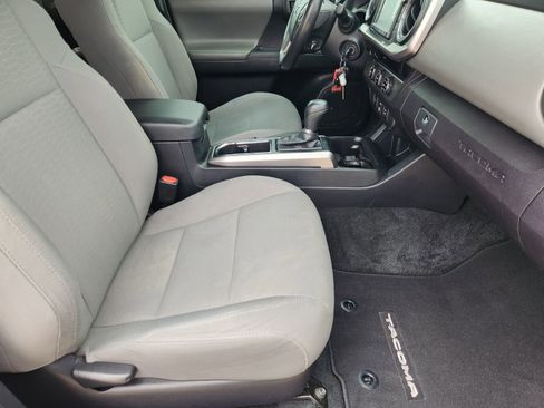 Used 2018 Toyota Tacoma SR5 image 17