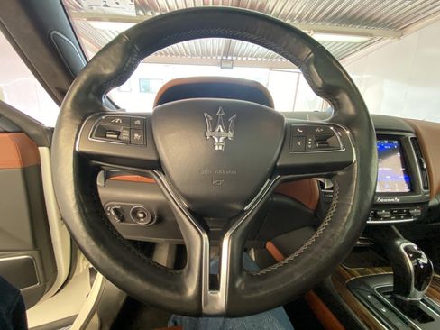 Used 2017 Maserati Levante S AWD/4WD image 28