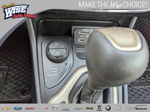 Used 2014 Jeep Cherokee Latitude w/ Cold Weather Group AWD/4WD image 16