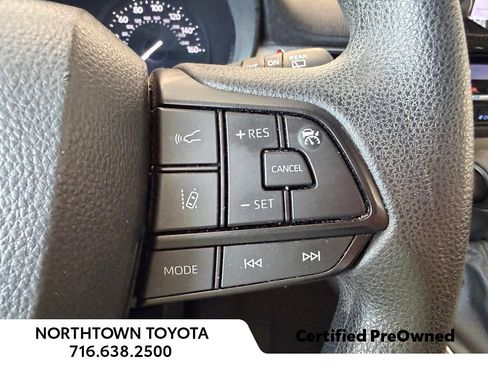 Used 2024 Toyota Sienna LE AWD/4WD image 16