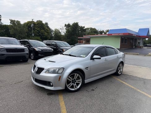 Used 2009 Pontiac G8 w/ Premium Package RWD image 2