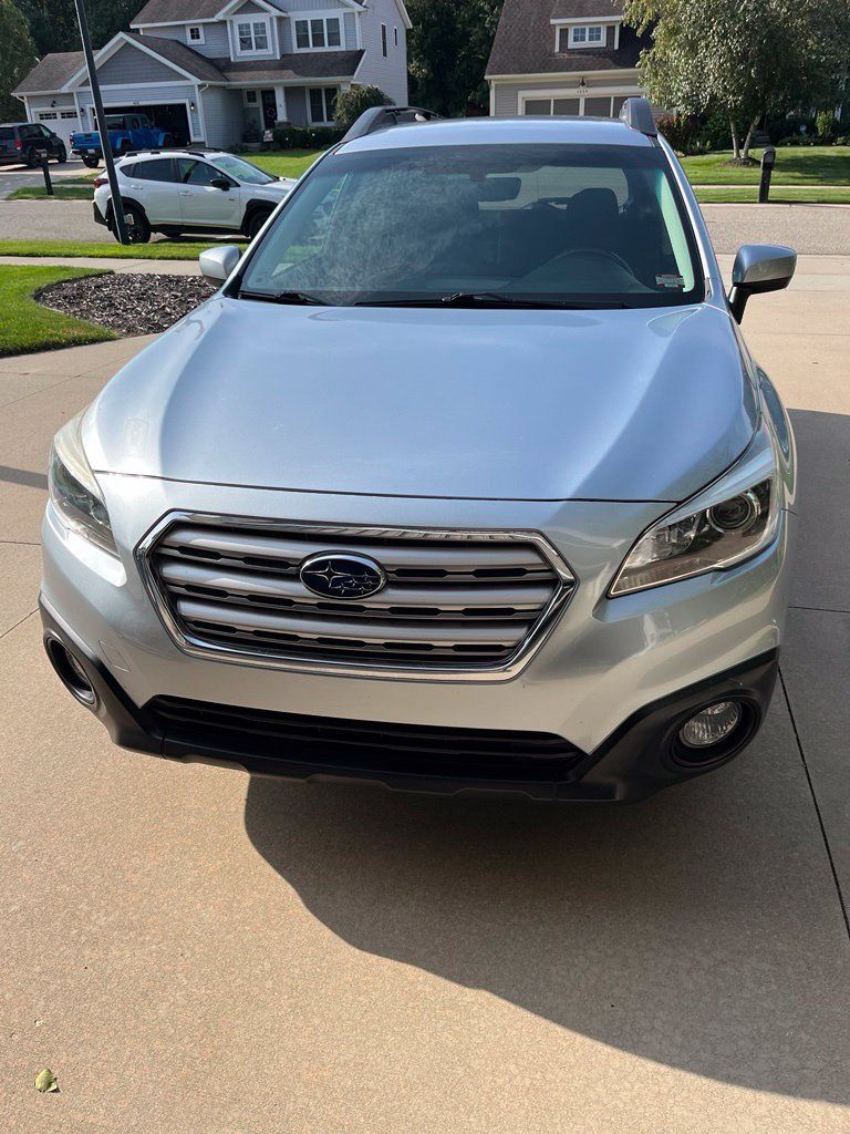 Used 2017 Subaru Outback 2.5i Premium AWD/4WD image 1