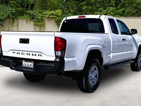 Certified 2022 Toyota Tacoma SR image 5