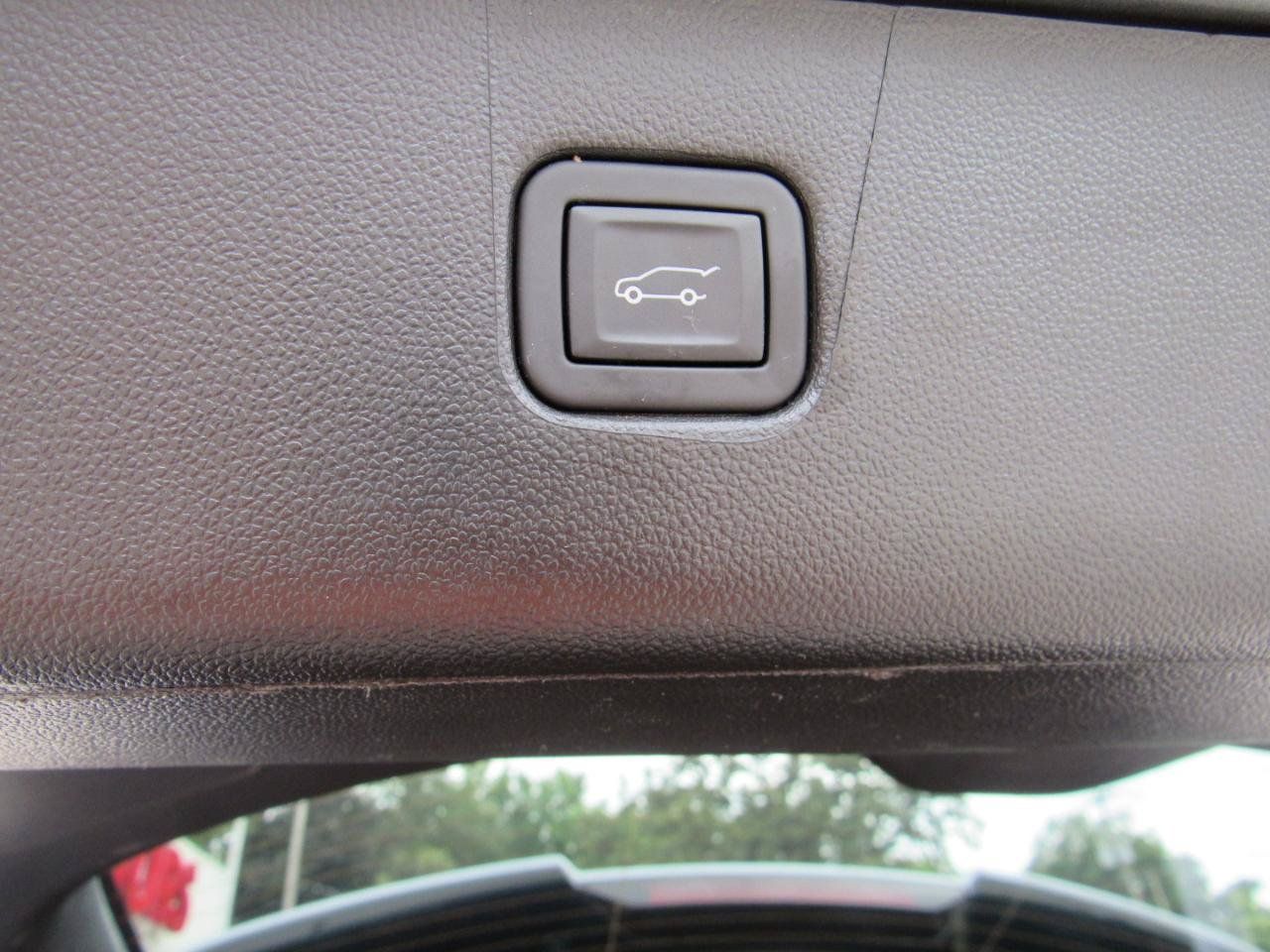 Used 2025 Chevrolet Blazer LT w/ Sound & Technology Package AWD/4WD image 40