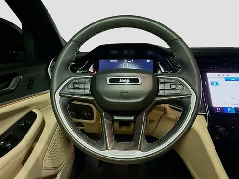 Used 2023 Jeep Grand Cherokee L Limited image 10