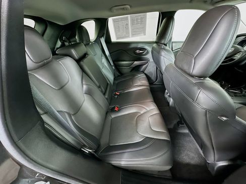 Certified 2021 Jeep Cherokee Latitude Lux w/ Comfort/Convenience Group image 38