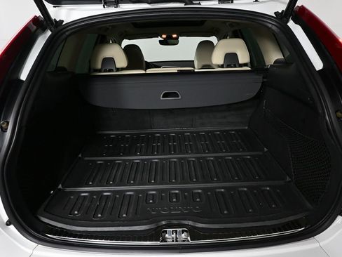 Used 2016 Volvo XC60 T5 Premier w/ Proximity Package FWD image 27