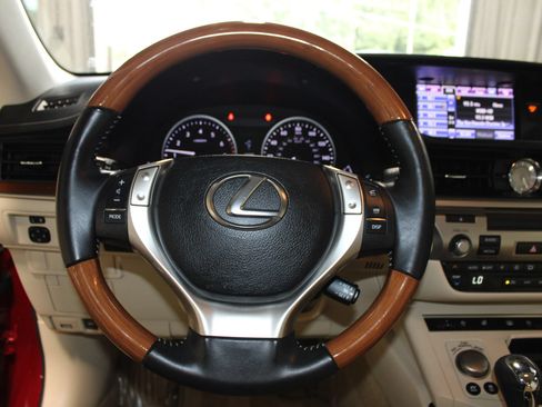 Used 2013 Lexus ES 300h w/ Luxury Pkg FWD image 10