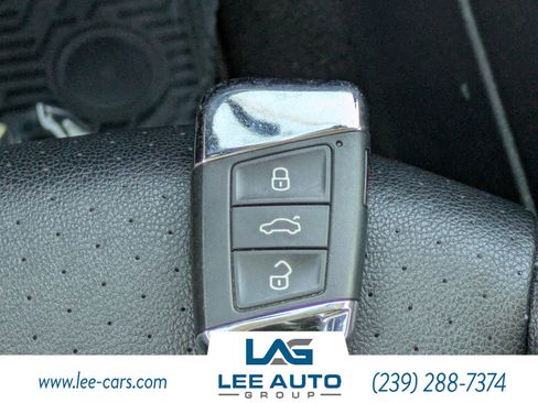 Used 2021 Volkswagen Atlas SE image 29