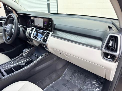 Used 2022 Kia Sorento S w/ Panoramic Sunroof Package FWD image 14