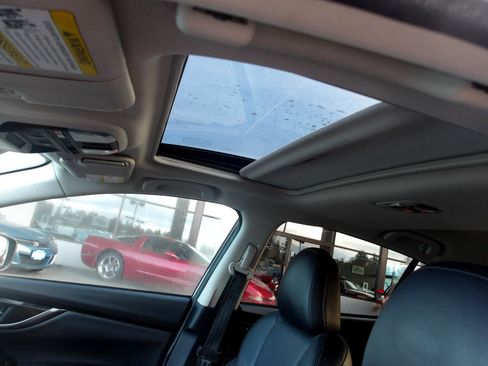 Used 2018 Subaru Impreza 2.0i Limited image 14